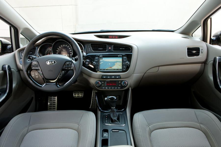  Kia cee&rsquo;d Station Wagon 2012 года  (фото 18 из 89)